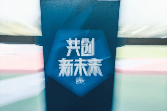 第10分钟，施洛特贝克后点摆渡回门前，本塞拜尼脚后跟打门再次擦柱而出。